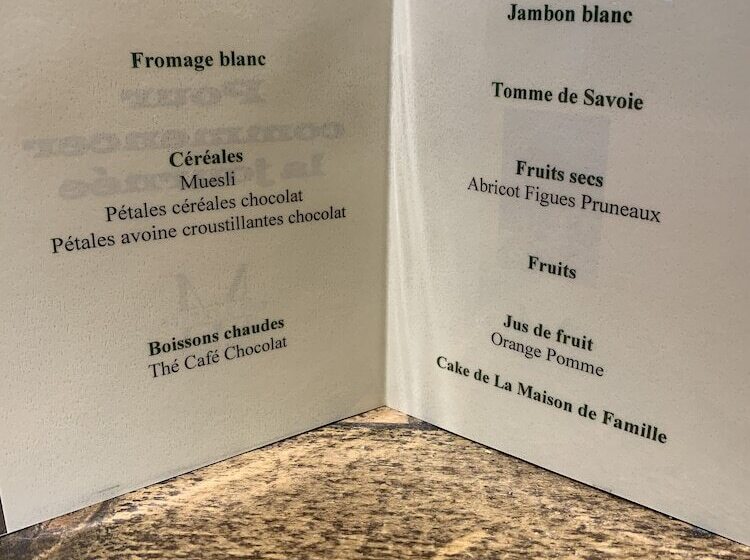 هتل Maison De Famille Les 5 Frères