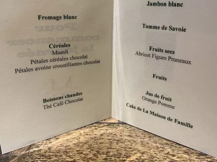 هتل Maison De Famille Les 5 Frères