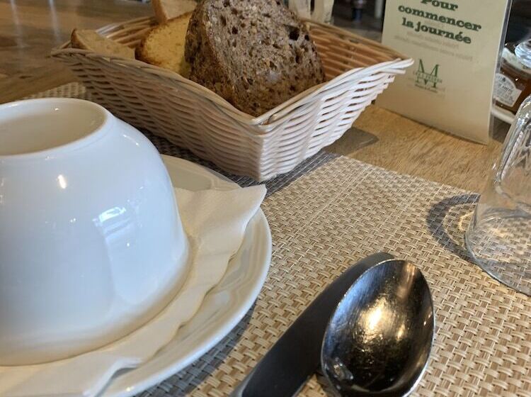 هتل Maison De Famille Les 5 Frères