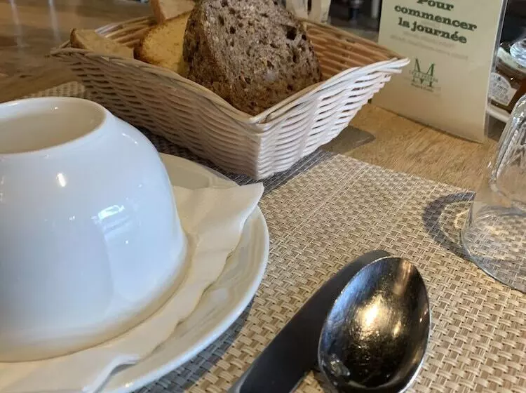 هتل Maison De Famille Les 5 Frères