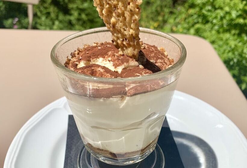 هتل Maison De Famille Les 5 Frères