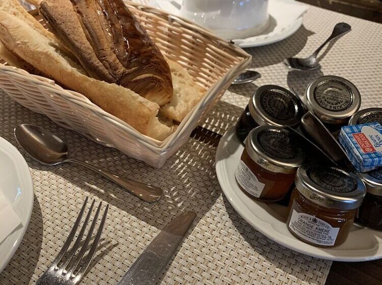 هتل Maison De Famille Les 5 Frères