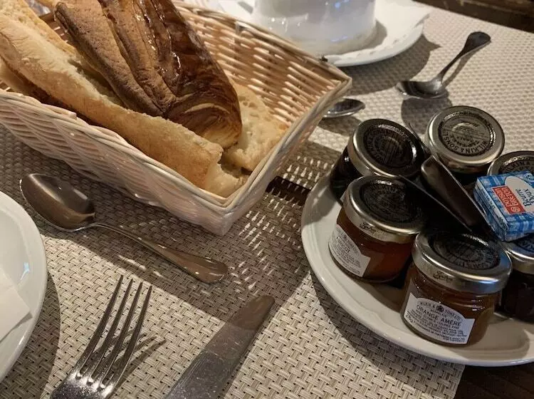 هتل Maison De Famille Les 5 Frères