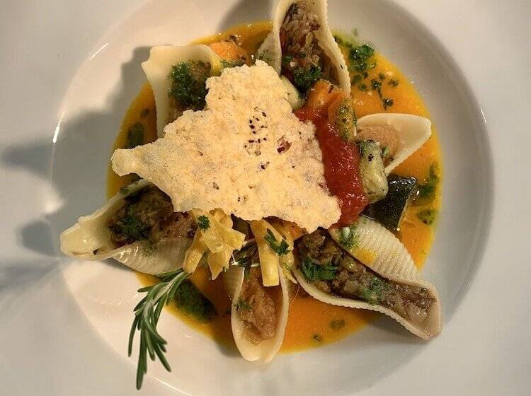 هتل Maison De Famille Les 5 Frères