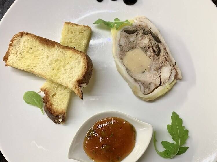 هتل Maison De Famille Les 5 Frères