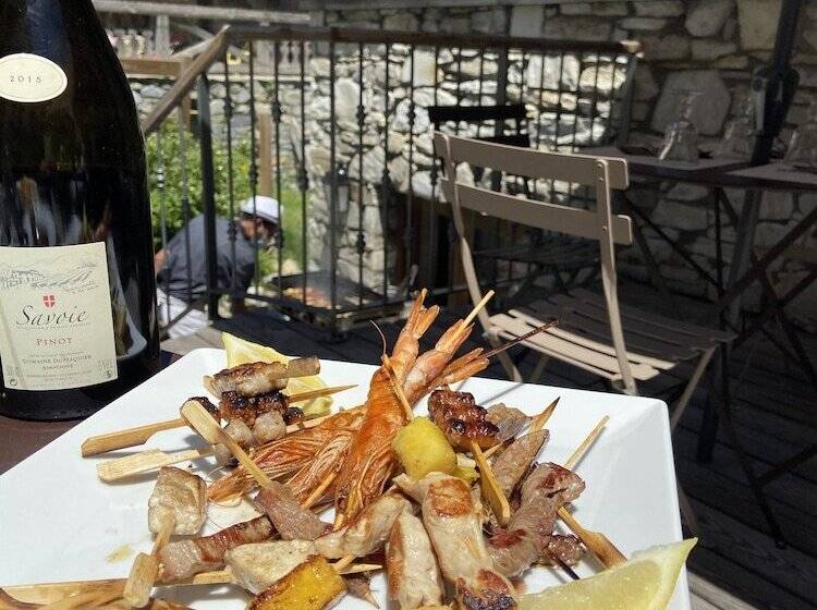 هتل Maison De Famille Les 5 Frères