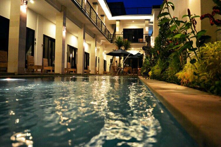 ホテル Tirtha Canggu Suites