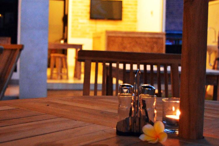 ホテル Tirtha Canggu Suites