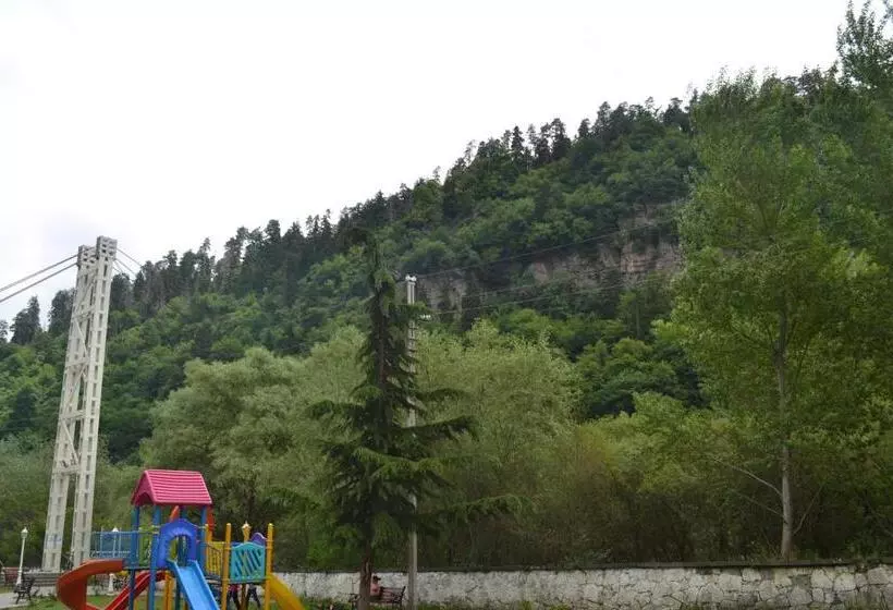 Riverside Hostel Borjomi