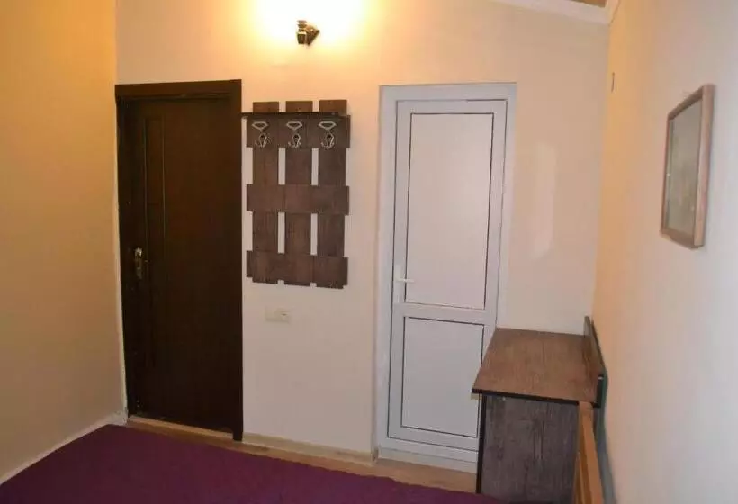 Riverside Hostel Borjomi