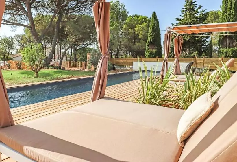 Aamiaismajoitus (B&B) Les Gîtes De Laure   L Eden Romantique, Chambres Hôtes, Spa Privé, Couloir De Nage, Adults Only