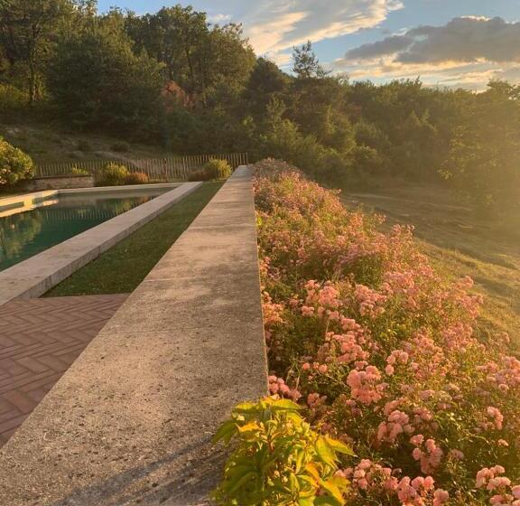 مبيت وإفطار Pool House