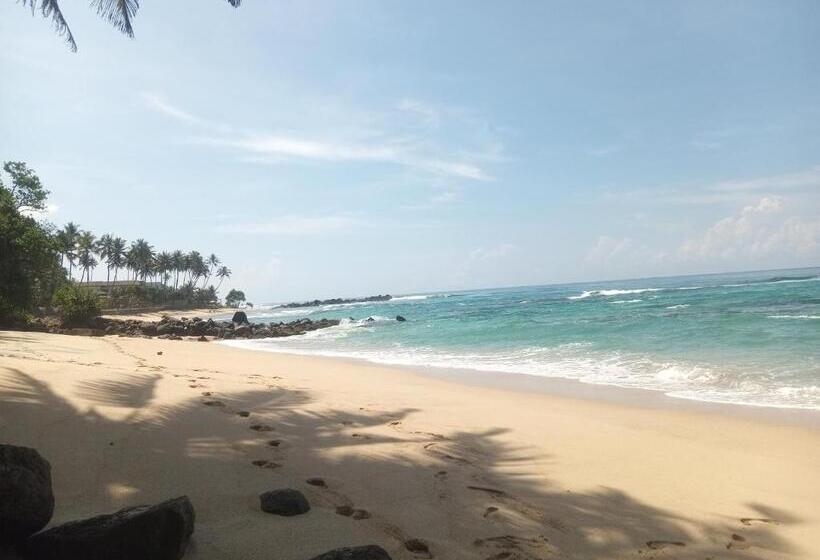 Bed and Breakfast Sooriya Villa