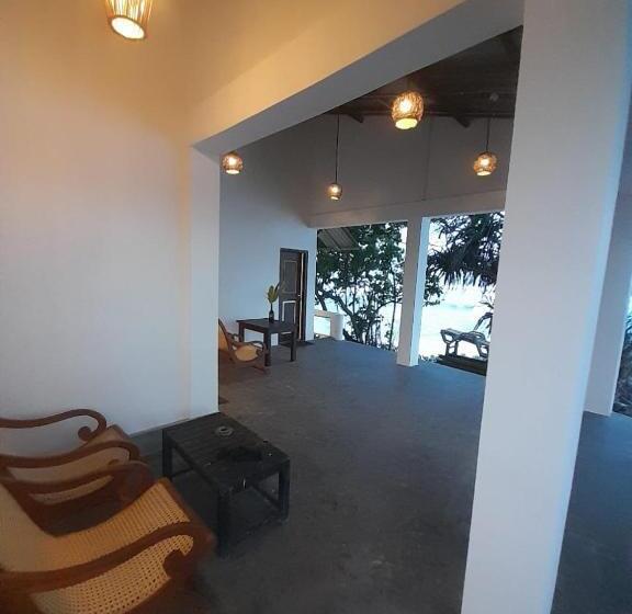 Bed and Breakfast Sooriya Villa