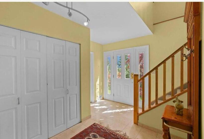 펜션 Private Room With Shared Bathroom