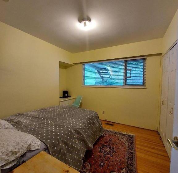 펜션 Private Room With Shared Bathroom