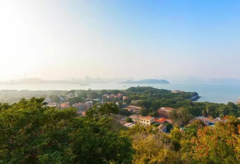 Hotelli 鼓浪屿和院黛峯人文民宿