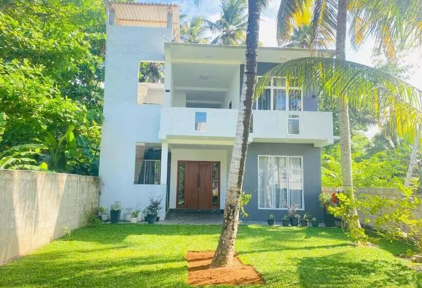 Hotel Shell House