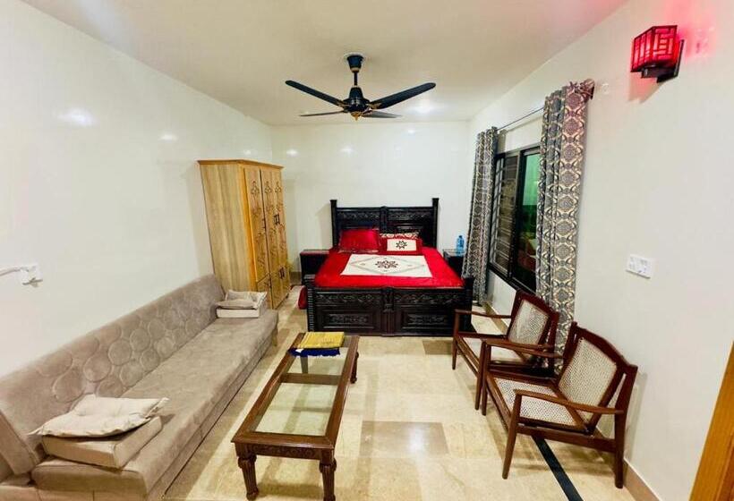 Hotel Tourist Palace