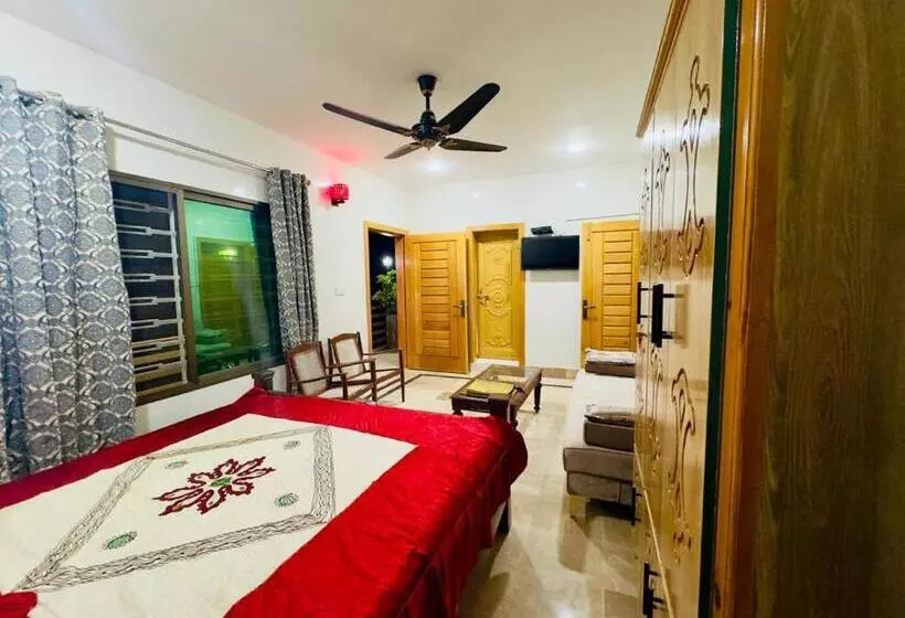 هتل Tourist Palace