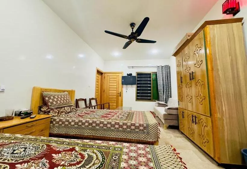 هتل Tourist Palace