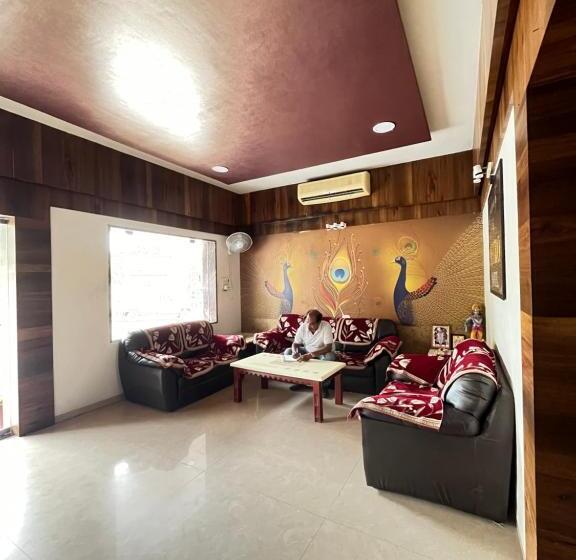 Metro Hotel Nathdwara , 500mtr 10min Walking From Shreenathji Temple