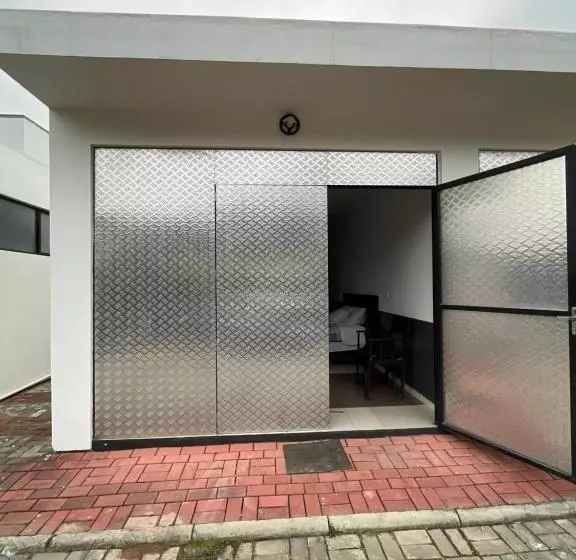 ペンション Motogaragem