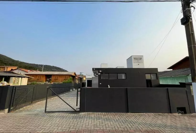 ペンション Motogaragem