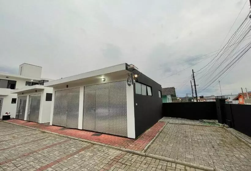 ペンション Motogaragem