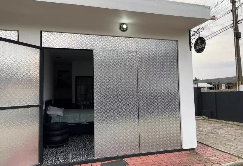 ペンション Motogaragem