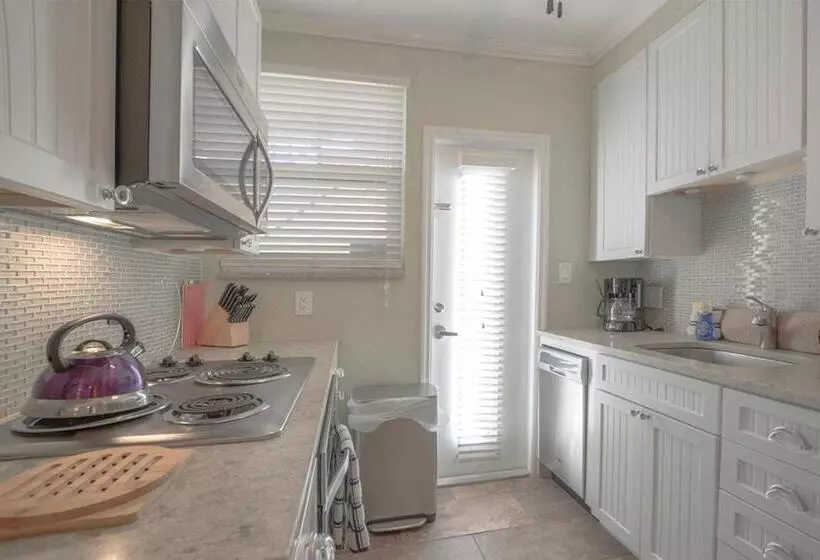 استراحتگاه Clearwater Beach Suites #105