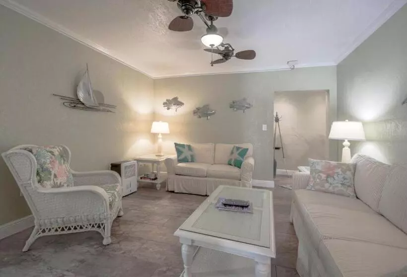 استراحتگاه Clearwater Beach Suites #105