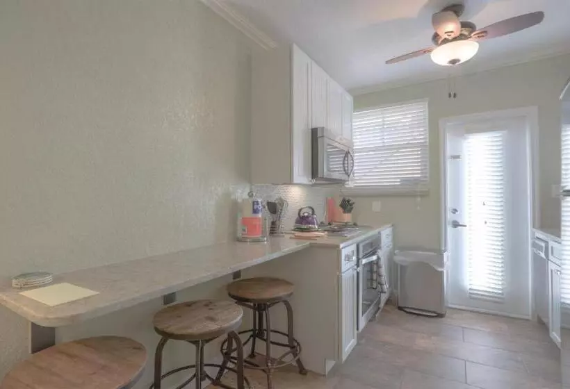 استراحتگاه Clearwater Beach Suites #105