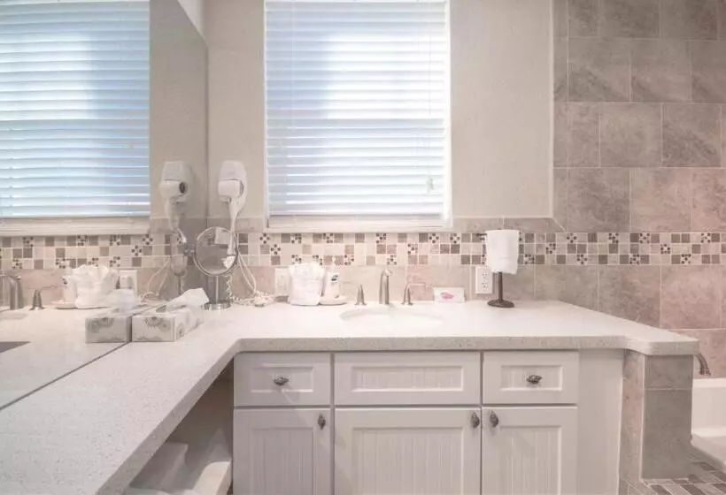 استراحتگاه Clearwater Beach Suites #105