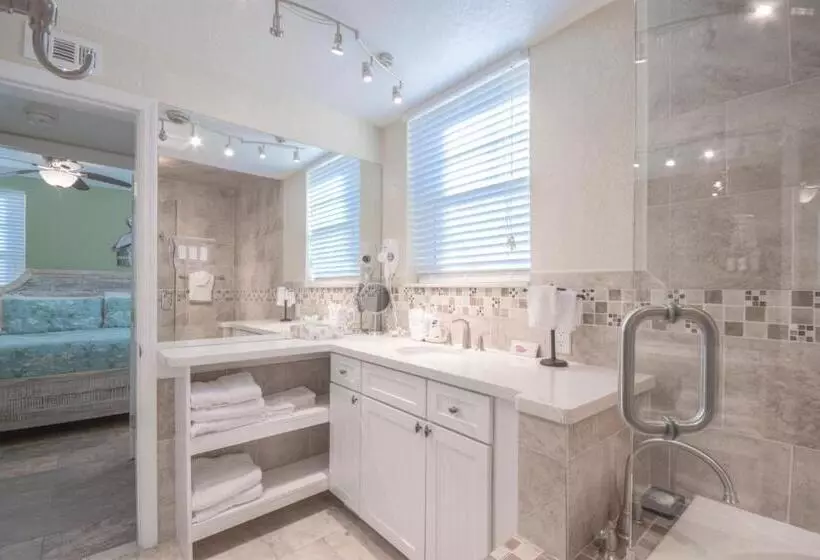 استراحتگاه Clearwater Beach Suites #105