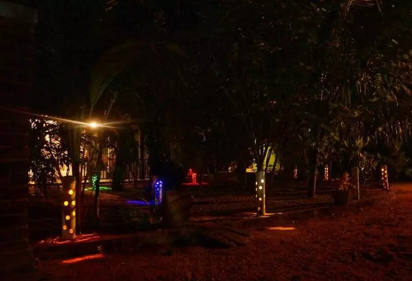 تختخواب و صبحانه Danu Resort