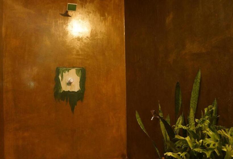 مبيت وإفطار Danu Resort