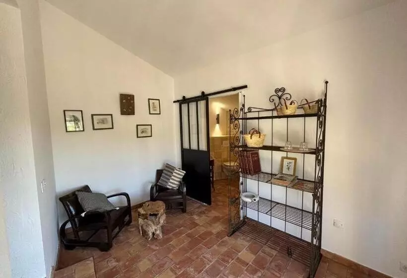 ペンション L Ostau De La Treille