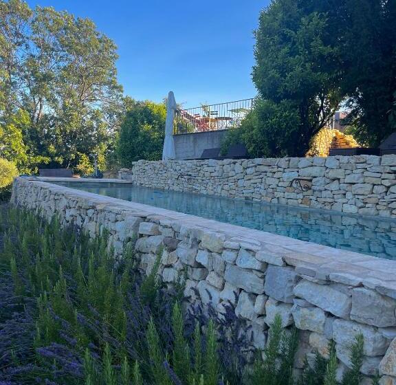 Пансион L Ostau De La Treille