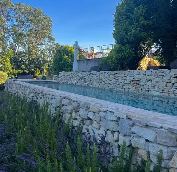 ペンション L Ostau De La Treille