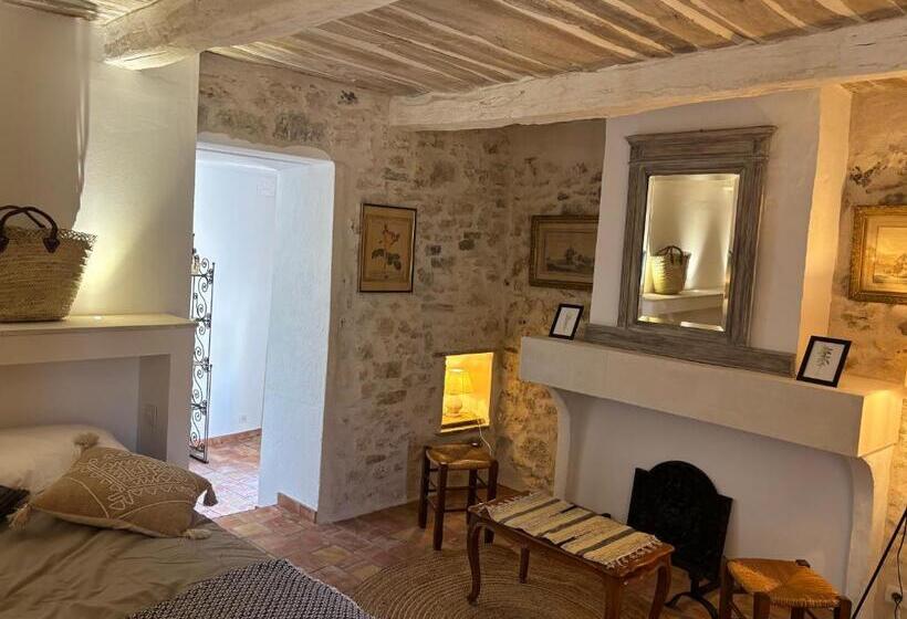 Пансион L Ostau De La Treille