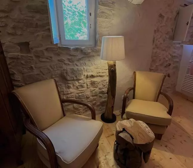 ペンション L Ostau De La Treille