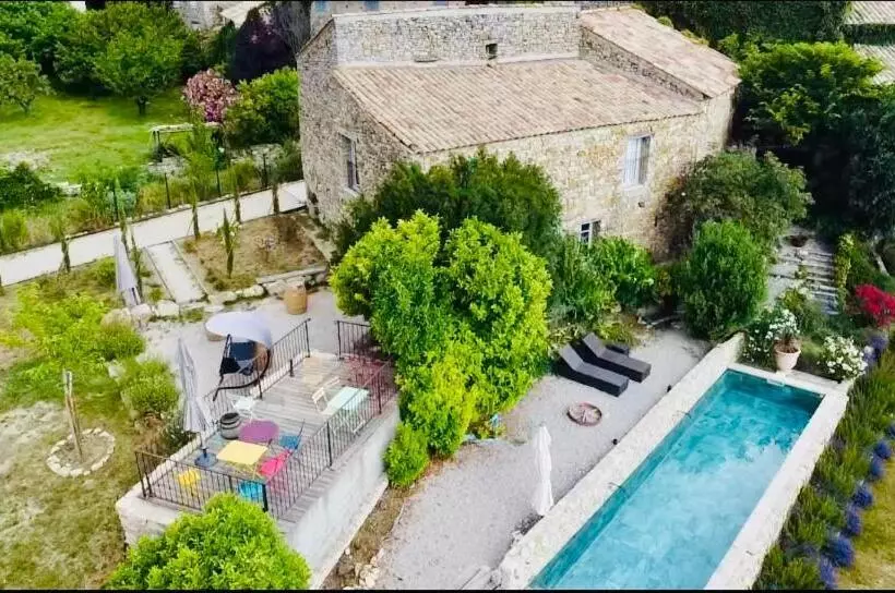 ペンション L Ostau De La Treille