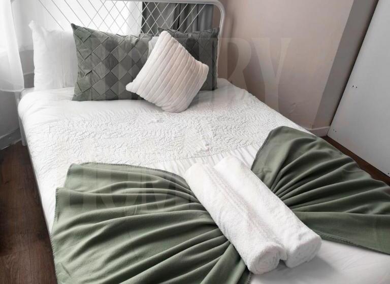 پانسیون Spacious Ensuite Room