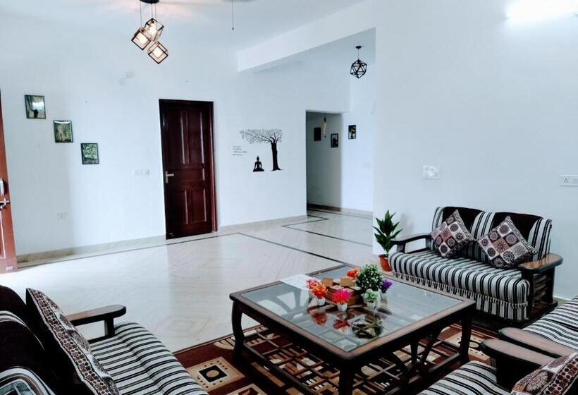 אתר נופש Queen S View Villa By The Cafe