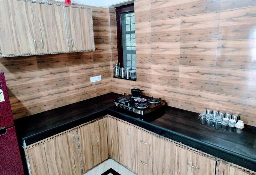 אתר נופש Queen S View Villa By The Cafe