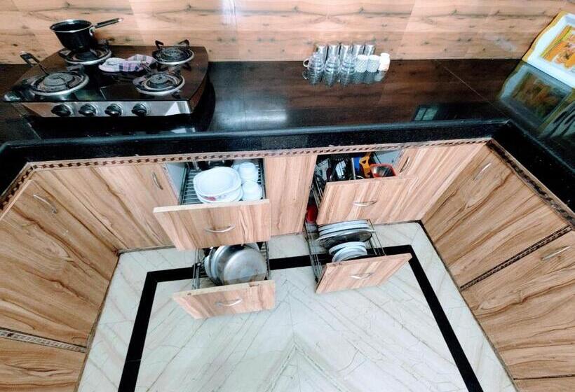 אתר נופש Queen S View Villa By The Cafe