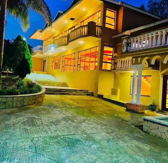 Goldenways Motel