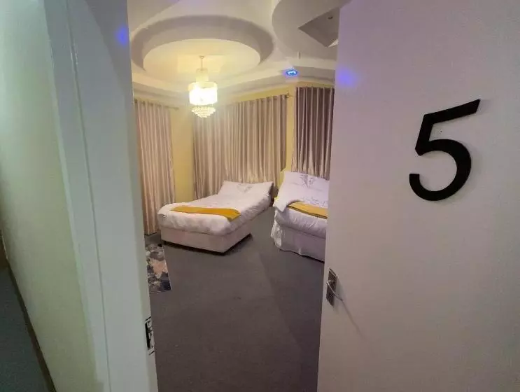 Goldenways Motel