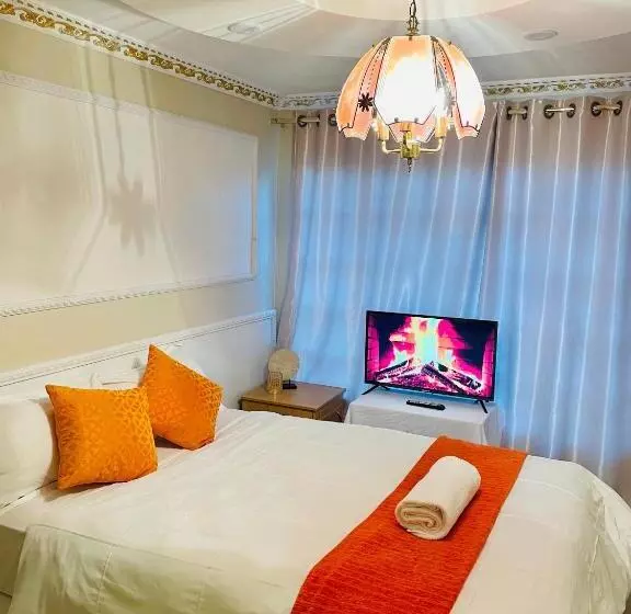Goldenways Motel